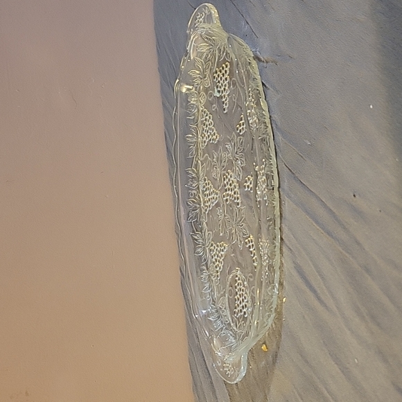 Vintage Indiana Pressed Glass Harvest Grape Crystal Serving Platter 11.25 X 6.5" - Picture 4 of 4